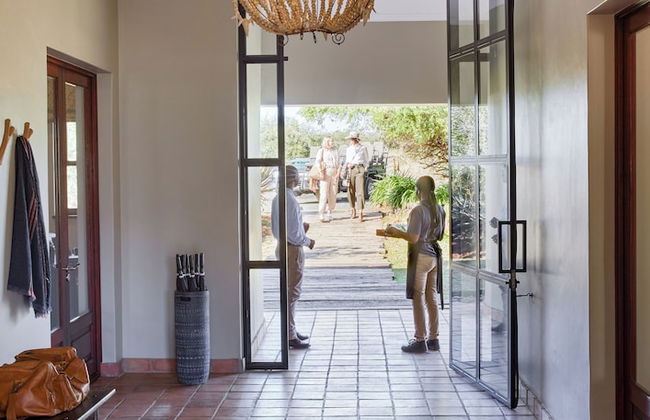 Melton Manor - Photo 2