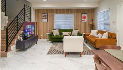 Spacious Disneyland Getaway I Game Room, King Suites & EV Access I Sleeps 14 - Foto 3