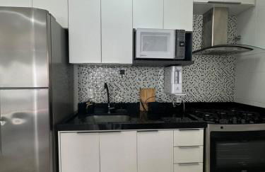 Apartamento na Praia das Toninhas em Ubatuba 350m da praia -2 quartos sendo 1 suite, piscina, varanda gourmet com churrasqueira, ar condicionado, cozinha completa, duas garagens - Foto 13