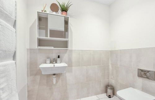 Modern 3-Bed Penthouse with Terrace & Gym, Near Canary Wharf, Weekly deals - Foto 26