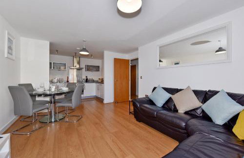 The Vizion serviced apartments from Pincott Properties - free parking, private balcony, and WiFi - Photo 11