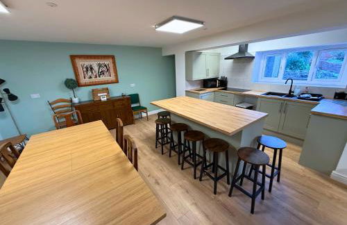 New 4 Bed House Sleeps up to 8 People - Foto 13