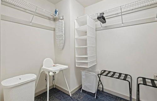 Beautiful Apt in Downtown W/ Pool | Parking - Foto 49