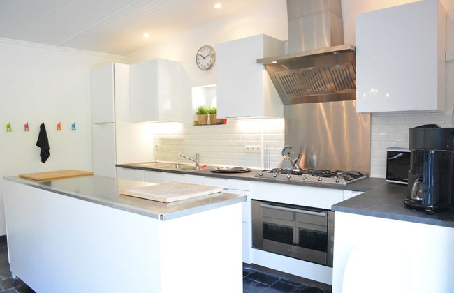 Group Escape by Molignee River - Foto 15