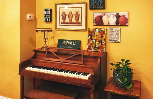 Tuscany 2900 - Classic Italian Style 3BR w Parking near Airport - Foto 5