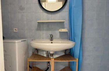 Studio cosy avec mezzanine et parking proche centre - Photo 5