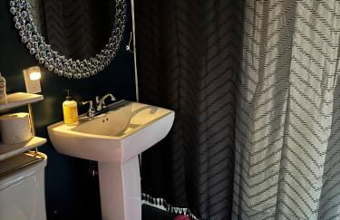 Moody Upscale Downtown Saugatuck Getaway - Foto 18