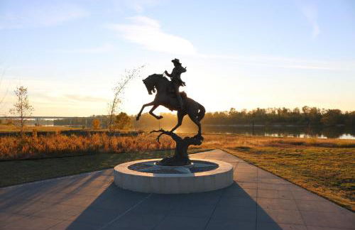 Old Fort Loft King & Queen suites nearest accomodation to Marshals Museum power your EV for free! - Foto 1