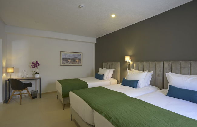 Maia Hotel Suites - Photo 33