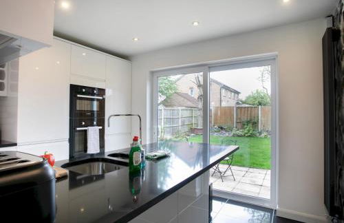 Charming Home - Free Parking - Private Garden - Pass the Keys - Foto 13