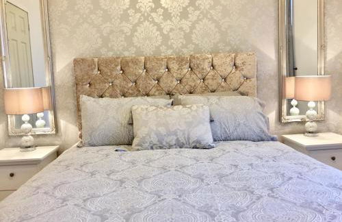 RIVER CLYDE VIEWS - PRIVATE & SPACIOUS APARTMENT - Photo 7