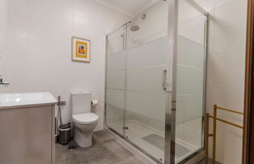 StaySalty - Resort Style Family Beach House with Pool - Foto 35