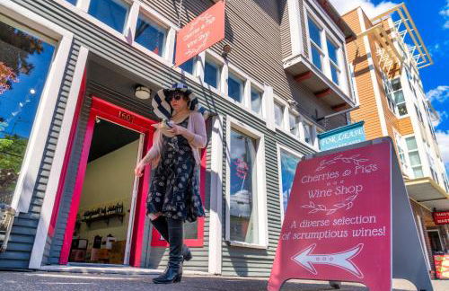 Stay Portland - The Tiny Oasis Steps to Local Coffee & Restaurants - Photo 35