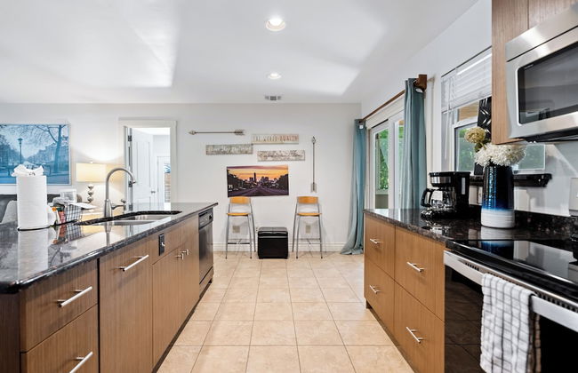 Screened-in Porch Walkable to Soco - Foto 18