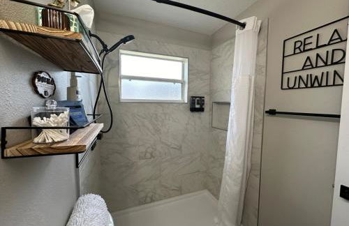 The Country Club Cottage NEW! Space Coast Entire Home! Plenty of Parking! - Foto 34