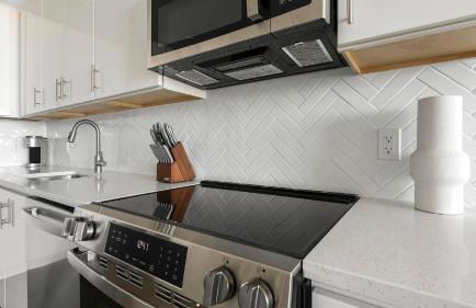 Landing Incredible 2BD Pool - Photo 5