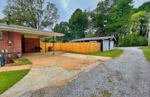 Decatur Home - Chic Comfort Family & Fun - Photo 10