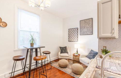 Stylish Flat in Walkable Downtown w Parking - Foto 14