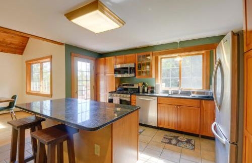 Charming Putney Home Porch, Grill and Hiking Trails - Foto 11