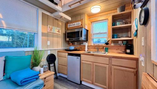 Tiny House on private large property - Photo 4, stove, pet friendly