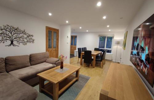 3 Bedrooms, PARKING 3 cars, GARDEN, Wi-fi, CONTRACTOR STAY, close to the Beach, Shops, Hospital, Airport - Foto 24