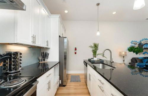 Queen City's Den Uptown - Photo 7