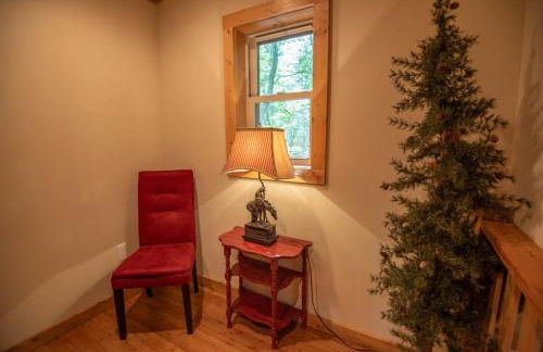 Updated 2 Bd Cabin, Hot Tub, Mins to New River & Parkway - Foto 16