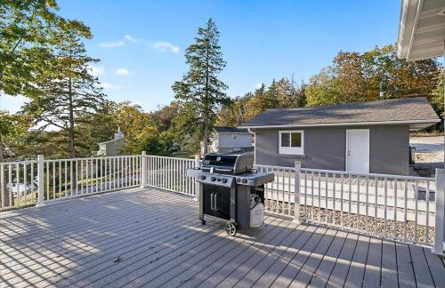 Grand Getaway with Private Dock near Coconuts - Foto 27