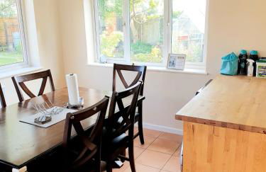 Specious 3bed property with parking & large garden - Foto 9