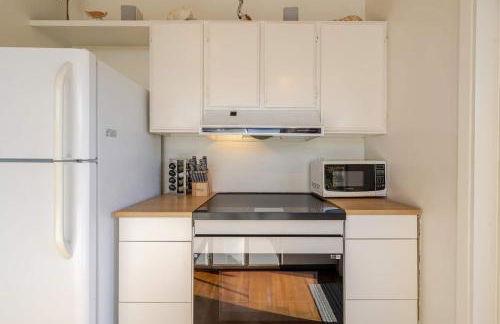 Beachfront Retreat with Ocean Views - Foto 12