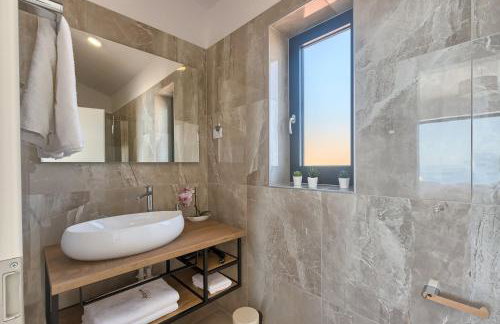 Villa Ateneum with sea view, jacuzzi and infinity pool - Foto 49