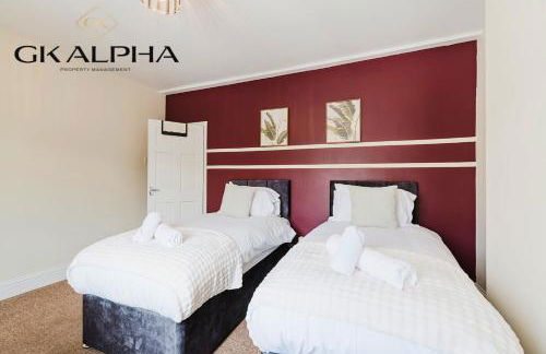 LONG STAY DEALS - 3 Bedroom Home Peterborough With Free Parking and Ultra Fast Wi-Fi Perfect for Work Stays and Vacations - Foto 2