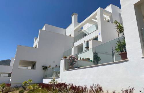 Deluxe sea view apartment with a swimming pool - Foto 28