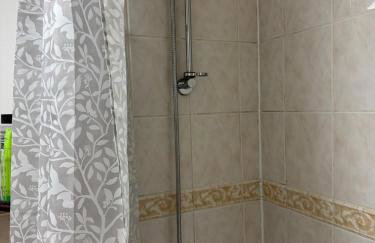 Spacious 3-Bed House - Contractors & Families - Free Parking - Fast Wifi - Foto 5