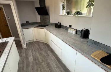 Modern 2 Bedroom Private Detached Cottage With HotTub - Foto 30