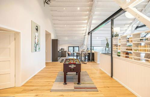 Traditional Architecture Meets Modern Design - Photo 8