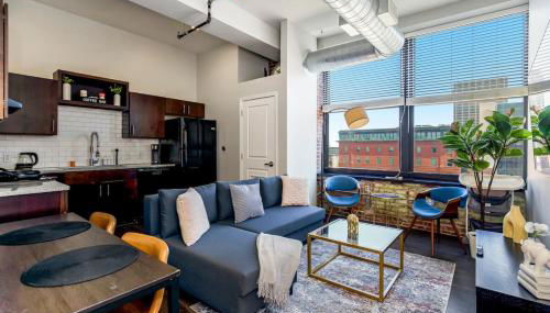 Classy 2BR-Parking, Rooftop,Near Arrowhd & TMobile - Photo 2