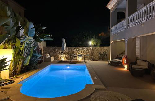 Private Deluxe 3BD Villa Pool Wi-Fi AC BBQ - Foto 13