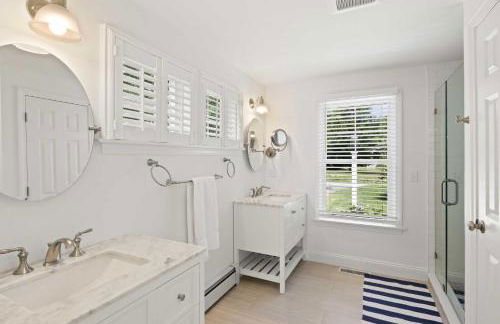 3 Bicycles Provided! Cape Cod Cottage with Deck - Foto 23