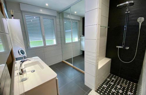 Villa 200m2 avec PISCINE chauffée & SPA & sauna & kota-grill - Foto 37