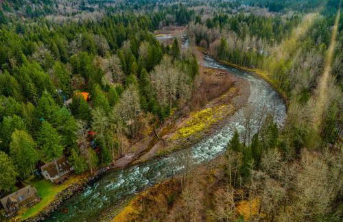 Brightwood Riverfront Getaway - Photo 42