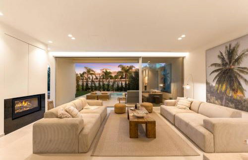 Modern Sea View Villa, Heated Pool,Rooftop Jacuzzi Outdoor Kitchen 12min faro Airport - Foto 3