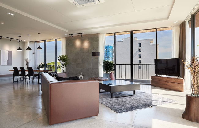 Modern 2 Bdr Apt, Large Living Room, High Speed Wifi - Photo 15