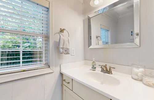 3 Mi to Dtwn Charlotte! Quiet Haven with Fenced Yard - Foto 24