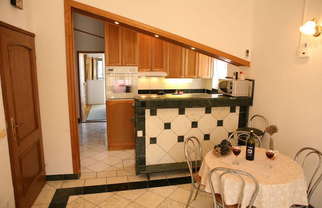 Sea front stone house - Photo 2