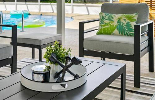 Luxury pool home near the beach! - Foto 49