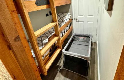 The Sugar Suite - Renovated with a View! Ski IN-OUT! Heated POOL, Hot tub, sauna, gym, AC, EV, adjustable bed - Foto 47