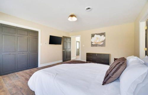 Luxe Lrg Pocono House for 18 Hot Tub/Gameroom/Pool - Foto 29