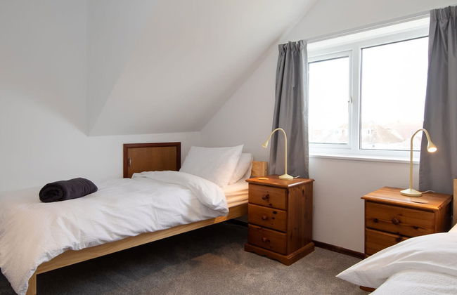 Stunning Beachfront Apt w Balcony Sea Views - Foto 23