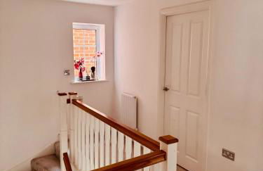 The Grand 4-Bed Ebbsfleet Home - Big Garden & Parking Space, Near Bluewater - Foto 42